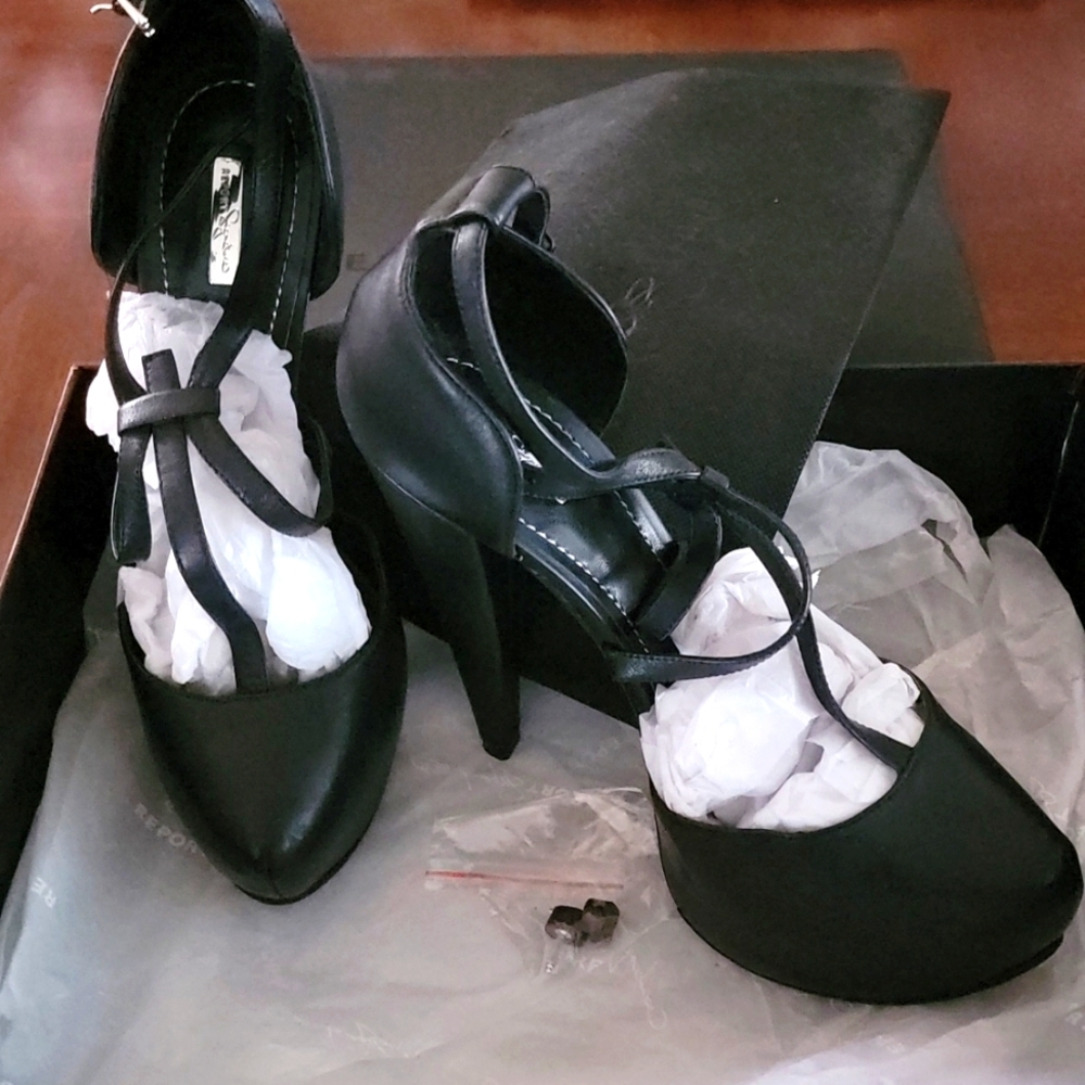 Report Signature Shoes